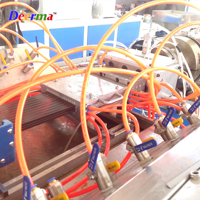 25 1 Screw L/D Ratio Twin Screw WPC Decking Profile Extrusion Machine for Superior Output