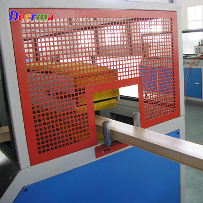 25 1 Screw L/D Ratio Twin Screw WPC Decking Profile Extrusion Machine for Superior Output